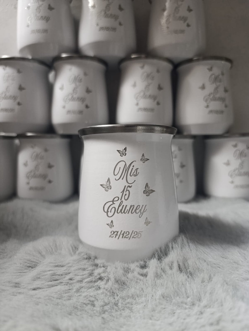 Souvenir para 15 años - Mate simil-stanley personalizado