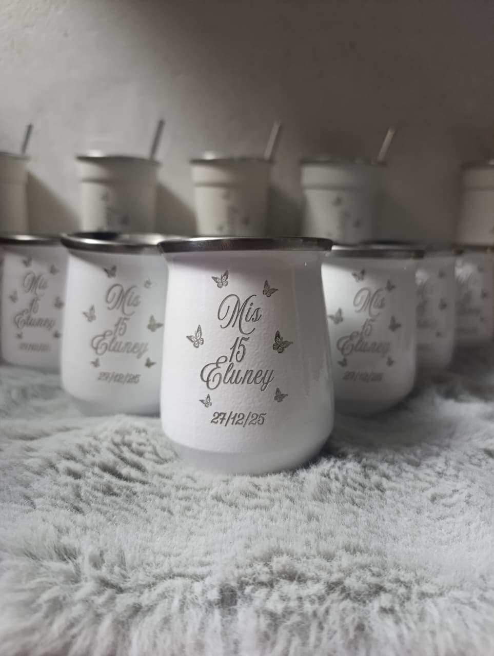 Souvenir para 15 años - Mate simil-stanley personalizado