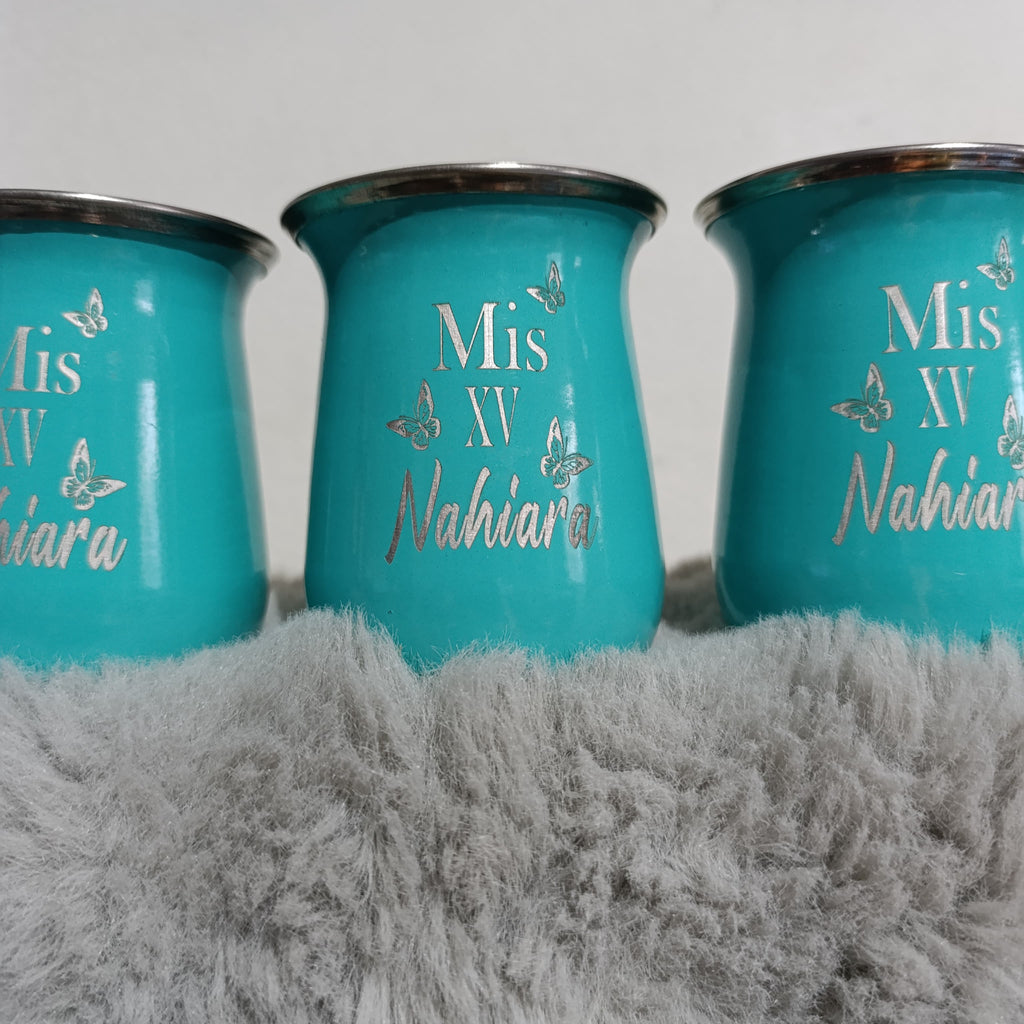 Souvenir para 15 años - Mate simil-stanley personalizado
