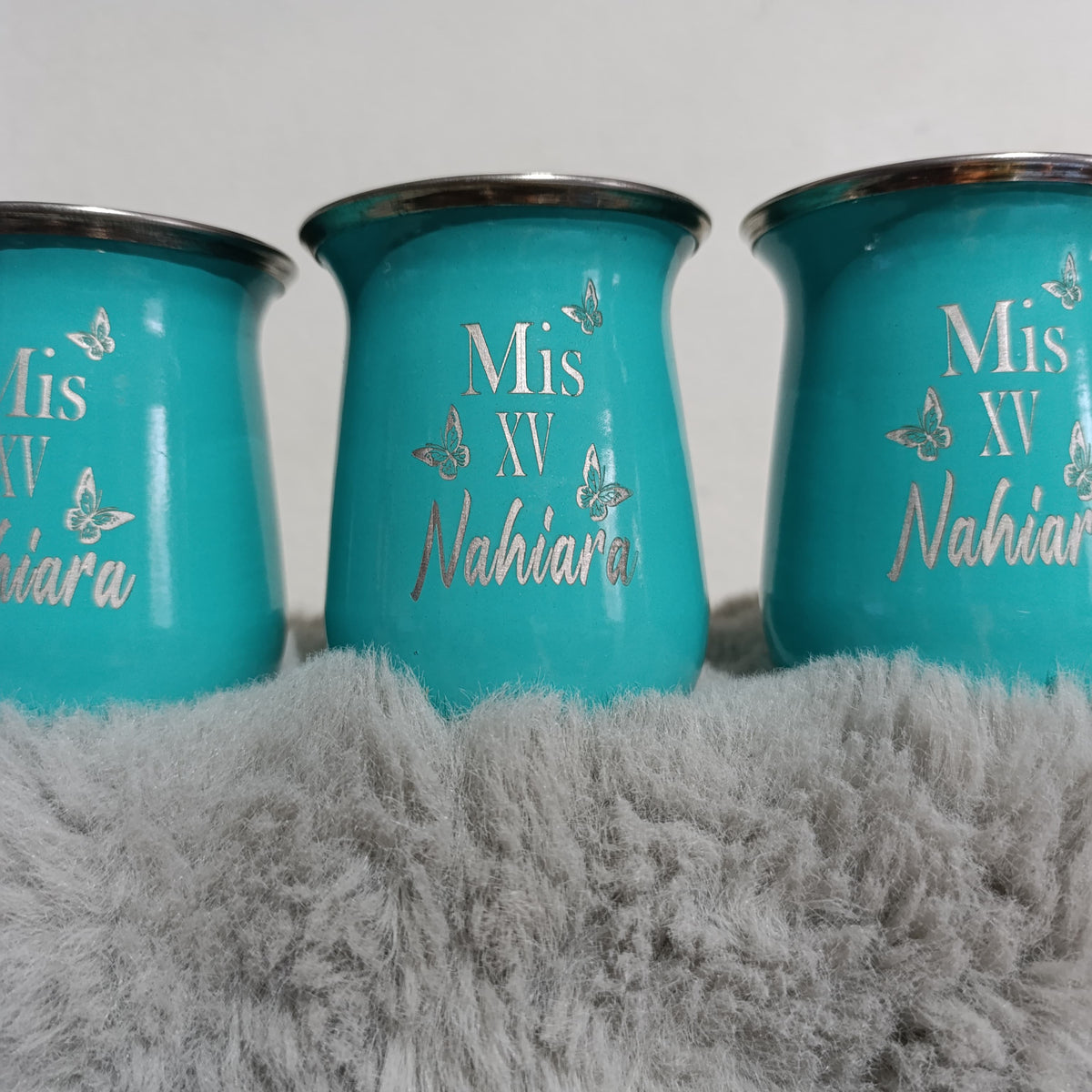 Souvenir para 15 años - Mate simil-stanley personalizado