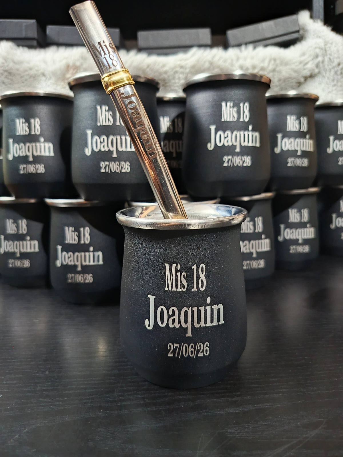 Souvenir para 18 años - Mate simil-stanley personalizado