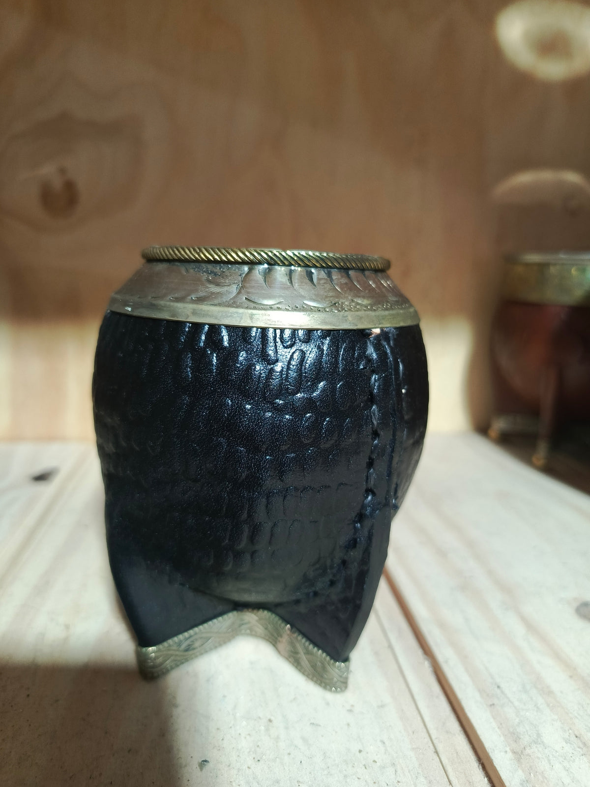 Mate Torpedo de Cuero con Virola Cincelada de Alpaca