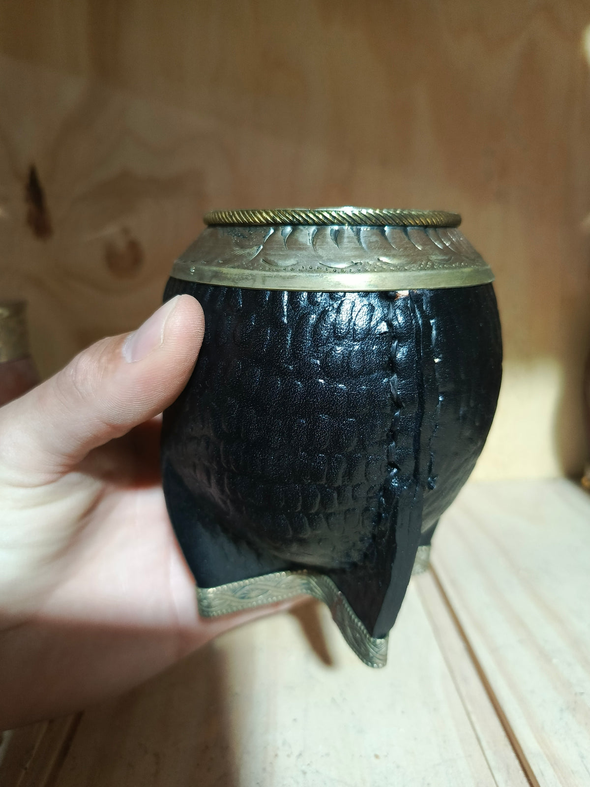 Mate Torpedo de Cuero con Virola Cincelada de Alpaca